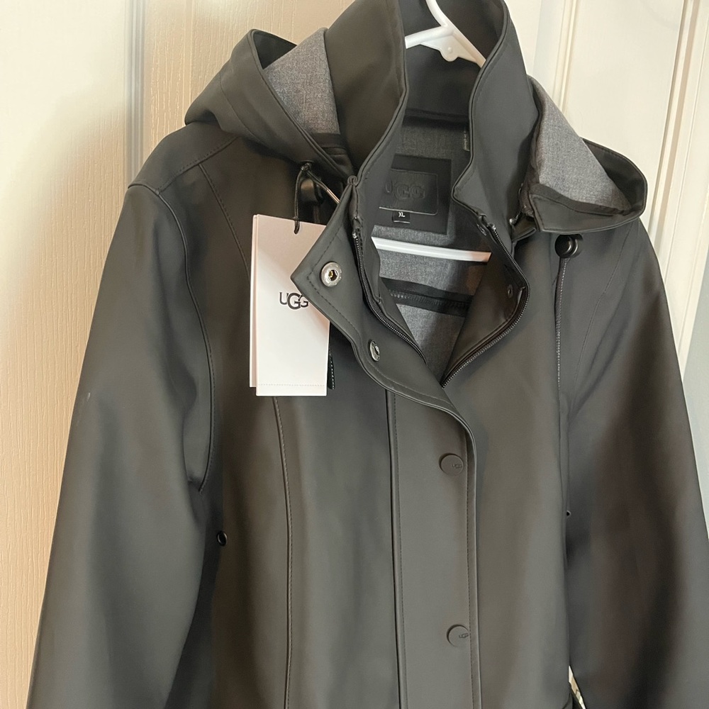 Like new UGG Black rain jacket size XL